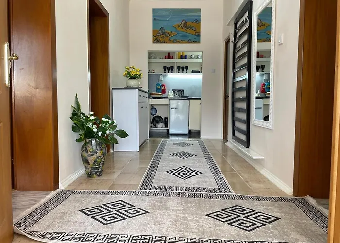 ヴィラ Oni ティラナ